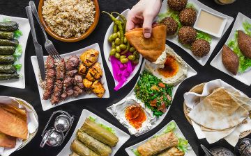 نشاط ملحوظ على محلات الحلويات والمطاعم خلال رمضان والعيد رغم تغير سلوك المستهلك عاجل