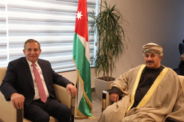 وزير الزراعة يستقبل السفير العماني لدى المملكة