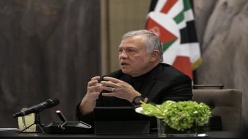 الملك يبحث مع رئيس الوزراء الباكستاني تداعيات الأوضاع الخطيرة في المنطقة الملك يبحث مع رئيس الوزراء الباكستاني تداعيات الأوضاع الخطيرة في المنطقة