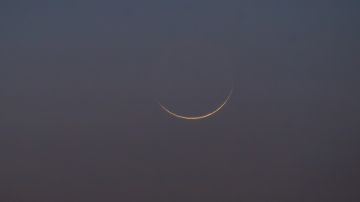ظروف فلكية دقيقة لرصد هلال شوال في الأردن مساء الخميس