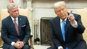 الملك يتلقى اتصالا من ترامب ويؤكد ضرورة العمل على تحقيق تهدئة شاملة الملك يتلقى اتصالا من ترامب ويؤكد ضرورة العمل على تحقيق تهدئة شاملة