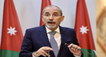 وزير الخارجية ونظيره الكويتي يجددان إدانة الاعتداءات الإيرانية على الدول العربية وزير الخارجية ونظيره الكويتي يجددان إدانة الاعتداءات الإيرانية على الدول العربية