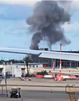 أنباء عن إصابة مبنى قرب مطار بن غوريون بصاروخ إيراني أنباء عن إصابة مبنى قرب مطار بن غوريون بصاروخ إيراني