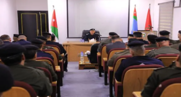 مدير الأمن العام يزور قيادة شرطة البادية الملكية ويلتقي مرتباتها مدير الأمن العام يزور قيادة شرطة البادية الملكية ويلتقي مرتباتها