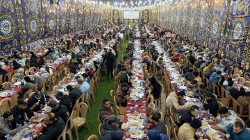 الخيرية الهاشمية والحملة الأردنية تنظمان أكبر إفطار في غزة الخيرية الهاشمية والحملة الأردنية تنظمان أكبر إفطار في غزة