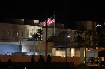 السفارة الأمريكية في الأردن تعلق خدماتها وتنصح رعاياها بالمغادرة السفارة الأمريكية في الأردن تعلق خدماتها وتنصح رعاياها بالمغادرة