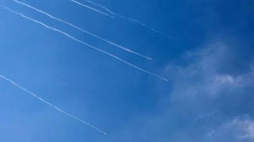 الدفاع الكويتية والقطرية تتصديان لهجمات جوية إيرانية الدفاع الكويتية والقطرية تتصديان لهجمات جوية إيرانية