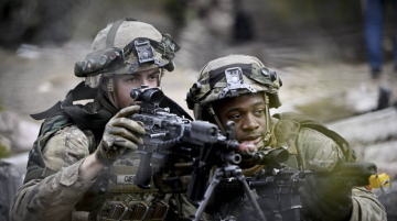 الولايات المتحدة تعجل باستبدال رادار ثاد في الأردن وتلغي تدريبات للفرقة 82 مع تصاعد التوتر مع إيران الولايات المتحدة تعجل باستبدال رادار ثاد في الأردن وتلغي تدريبات للفرقة 82 مع تصاعد التوتر مع إيران