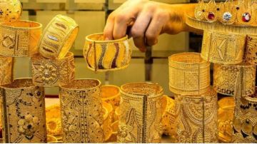 سعر الذهب عيار 21 يرتفع إلى 93.3 دينارا في السوق المحلية