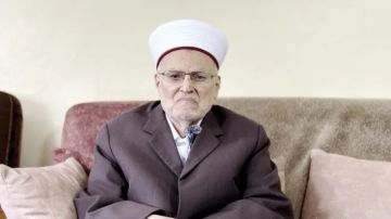 في عمر 87 عاما .. الاحتلال يخضع الشيخ عكرمة صبري للتحقيق