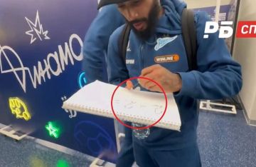 لاعب كرة قدم يجيب على (٢+٢=؟).. تعرف على راتبه! (فيديو)