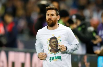 عبقرية الكرات الثابتة.. ميسي يعادل رقم بيليه التاريخي