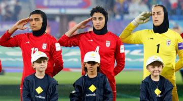 الاتحاد الإيراني عن لاعبات المنتخب: نساء لكن تصرفهن رجولي 