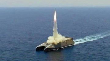 قائد بحرية الحرس الثوري: من لديه شك فليقترب من مضيق هرمز