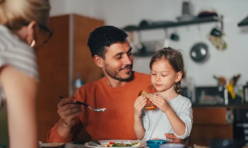 نصيحة مفيدة للتعامل مع طفل فاقد للشهية نصيحة مفيدة للتعامل مع طفل فاقد للشهية