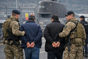 القبض على إيرانيين اثنين حاولا دخول قاعدة بها غواصات بريطانيا النووية