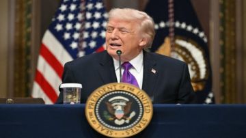 ترامب: إرسال قوات برية إلى إيران مضيعة للوقت ترامب: إرسال قوات برية إلى إيران مضيعة للوقت