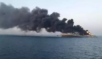 أمبري: سفينة تجارية أبلغت عن سماع انفجار قرب مرسى الشارقة في الإمارات أمبري: سفينة تجارية أبلغت عن سماع انفجار قرب مرسى الشارقة في الإمارات