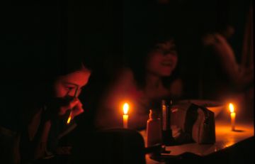 إقبال أردني على البابورات والشموع تحسبا لتهديدات إيران الكهربائية