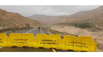 إغلاق طرق في الجنوب بسبب السيول وارتفاع منسوب المياه إغلاق طرق في الجنوب بسبب السيول وارتفاع منسوب المياه