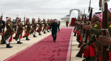 الرئيس الأوكراني يصل المملكة ضمن جولته الإقليمية الرئيس الأوكراني يصل المملكة ضمن جولته الإقليمية