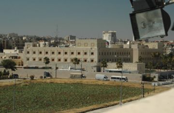 السفارة الأمريكية تصدر إنذارا أمنيا لرعاياها: نبحث خيارات إضافية لمغادرتكم