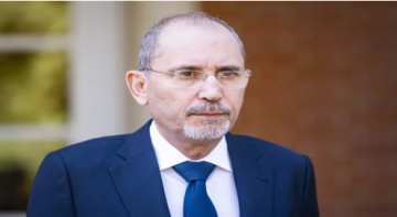 الصفدي يبحث هاتفيا مع نظرائه في أستراليا وسريلانكا والصليب الأحمر تطورات التصعيد الإقليمي الصفدي يبحث هاتفيا مع نظرائه في أستراليا وسريلانكا والصليب الأحمر تطورات التصعيد الإقليمي