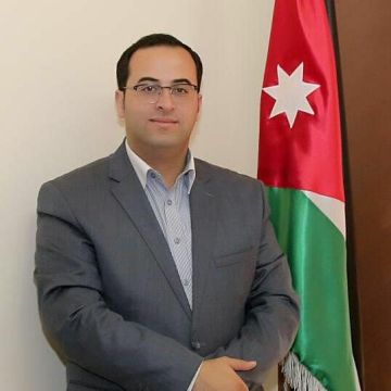 الحكومة تطمئن الأردنيين لا نقص ولا مبرر للهلع رغم الحرب الحكومة تطمئن الأردنيين لا نقص ولا مبرر للهلع رغم الحرب