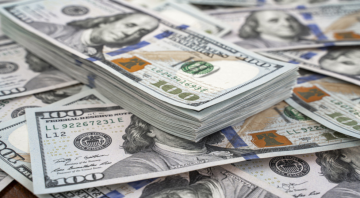 الدولار يتراجع وسط آمال بنهاية سريعة للحرب مع إيران