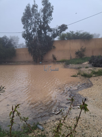 مياه الأمطار تداهم منازل في الطفيلة وسط مناشدات للتدخل لتصريف المياه .. فيديو وصور
