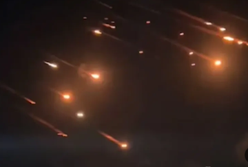 وكالة تسنيم: إطلاق دفعة صاروخية على جنوب إسرائيل