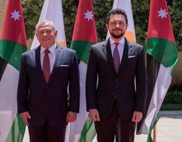 أسرة مول النافورة تهنئ الملك وولي العهد بحلول عيد الفطر السعيد