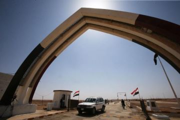 العراق: بدء نقل وإجلاء عالقين عبر منفذ طريبيل الحدودي مع الأردن العراق: بدء نقل وإجلاء عالقين عبر منفذ طريبيل الحدودي مع الأردن