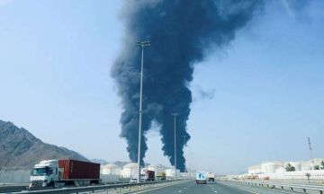 قتيل في الإمارات وحريق بقطر واعتراض مسيرات في السعودية والكويت