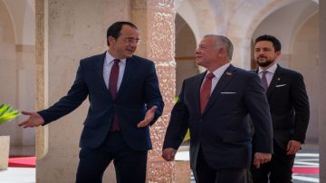 الملك يبحث مستجدات المنطقة مع الرئيس القبرصي هاتفيا