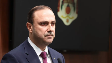 المومني :المخزون الاستراتيجي من السلع والمواد الغذائية آمن المومني :المخزون الاستراتيجي من السلع والمواد الغذائية آمن