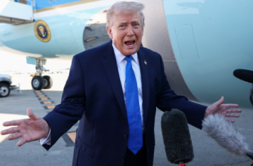 ترامب لمذيعة سألته عن الغذاء في إيران: هل تذكرين لقاءنا في برجي؟ ترامب لمذيعة سألته عن الغذاء في إيران: هل تذكرين لقاءنا في برجي؟