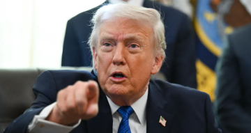 ترمب: الإيرانيون هم من اتصلوا وأنا لم أتصل ترمب: الإيرانيون هم من اتصلوا وأنا لم أتصل