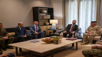رئيس هيئة الأركان المشتركة يلتقي نائب رئيس الوزراء وزير الدفاع الوطني البولندي