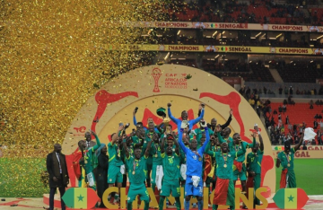 أول لاعب سنغالي يعلق على سحب لقب كأس إفريقيا من منتخب بلاده ومنحه للمغرب