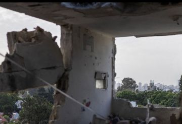 إعلام عبري: تعرض مبان لإصابات مباشرة في ريشون ليتسيون جنوبي تل أبيب إعلام عبري: تعرض مبان لإصابات مباشرة في ريشون ليتسيون جنوبي تل أبيب