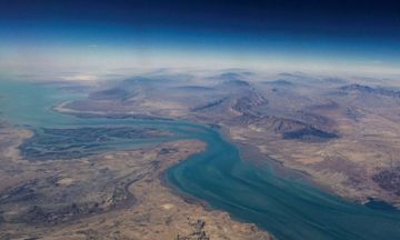 إيران تهدد بزرع ألغام ووقف الملاحة في الخليج إذا وقع هجوم على سواحلها إيران تهدد بزرع ألغام ووقف الملاحة في الخليج إذا وقع هجوم على سواحلها