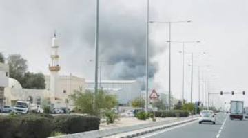 دول خليجية تعلن عن تصديها لهجمات بصواريخ وطائرات مسيرة