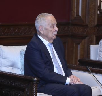 العيسوي ينقل تمنيات الملك وولي العهد بالشفاء للفريقين المتقاعدين السرحان والكردي العيسوي ينقل تمنيات الملك وولي العهد بالشفاء للفريقين المتقاعدين السرحان والكردي