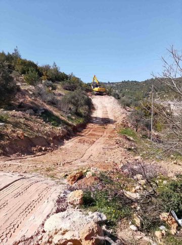 فتح وتوسيع طرق في مناطق ساكب والحسينيات وطريق المكرمة الملكية