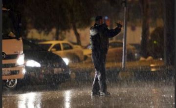 منخفض جوي عالي الفعالية الأربعاء: أمطار غزيرة وسيول وثلوج