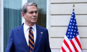 وزير الخزانة الأمريكي: واشنطن قد تعفي شحنات نفط إيرانية قيد النقل من العقوبات وزير الخزانة الأمريكي: واشنطن قد تعفي شحنات نفط إيرانية قيد النقل من العقوبات