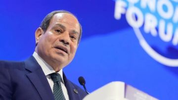 السيسي يصل إلى السعودية ضمن جولة خليجية السيسي يصل إلى السعودية ضمن جولة خليجية