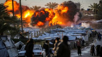 6 شهداء بغارتين إسرائيليتين على نقطتي تفتيش في غزة 6 شهداء بغارتين إسرائيليتين على نقطتي تفتيش في غزة