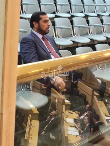 النائب اسماعيل المشاقبة يتابع الجلسة من الشرفات بدلا من القبة